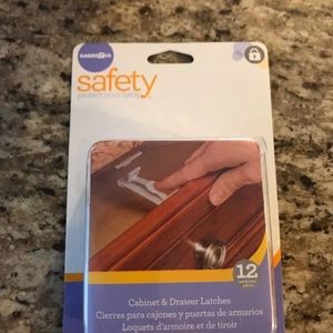 Cabinet and drawer latches